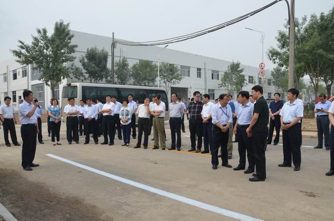 市、區(qū)觀摩團(tuán)到華紡科技產(chǎn)業(yè)園實地考察
