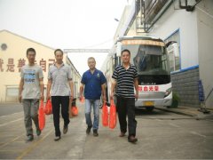 “我獻(xiàn)血，我光榮”