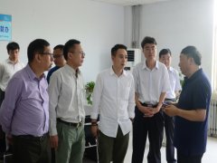 美國(guó)某知名公司高管來公司參觀考察